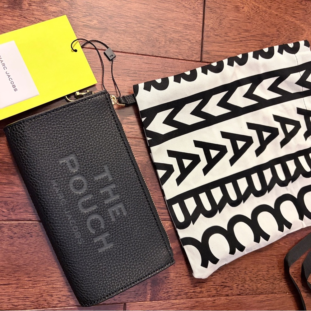 NET Marc Jacobs “The Pouch” Black Wristlet